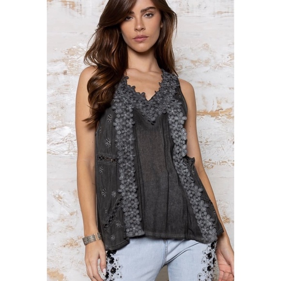 POL Black V Neck Floral Lace Sleeveless Rayon Top - Picture 10 of 11